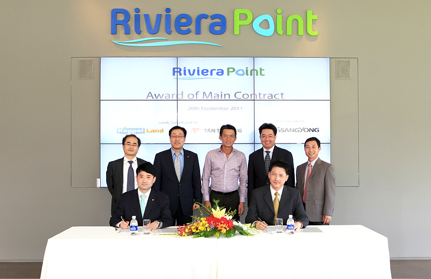 Dự án Riviera Point đã chính thức chỉ định Công ty Ssangyong Engineering & Construction, một công ty xây dựng Hàn Quốc, là nhà thầu chính cho dự án